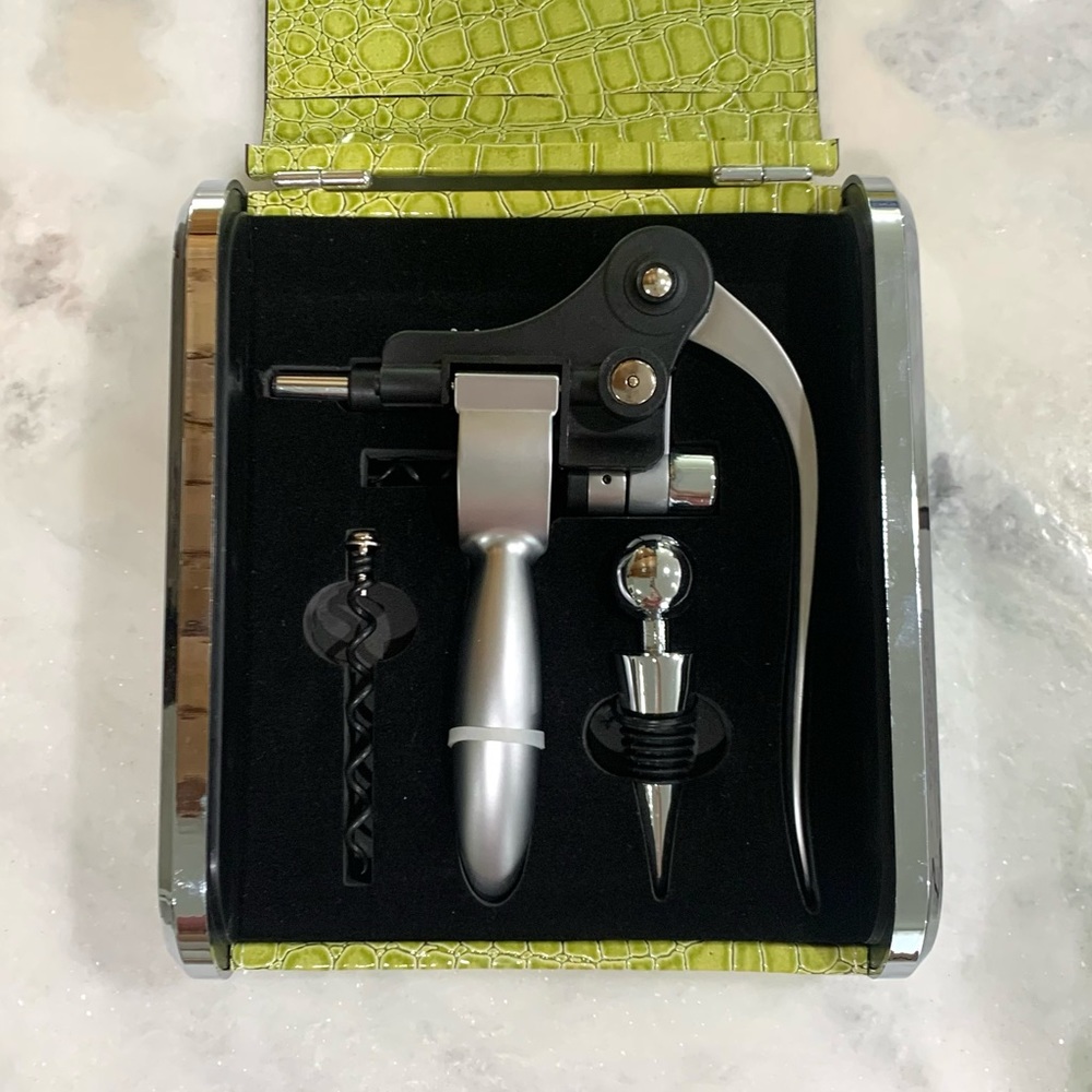 NEW! Wine Opener and Stopper Set